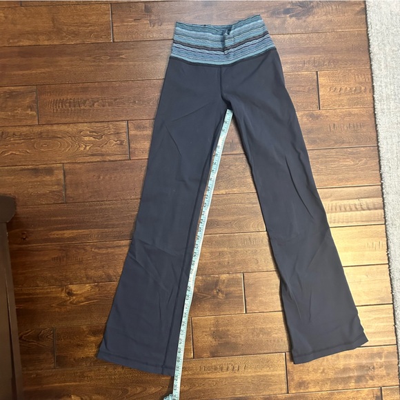 Lululemon Women’s Size 4 Yoga Pants - Picture 5 of 5